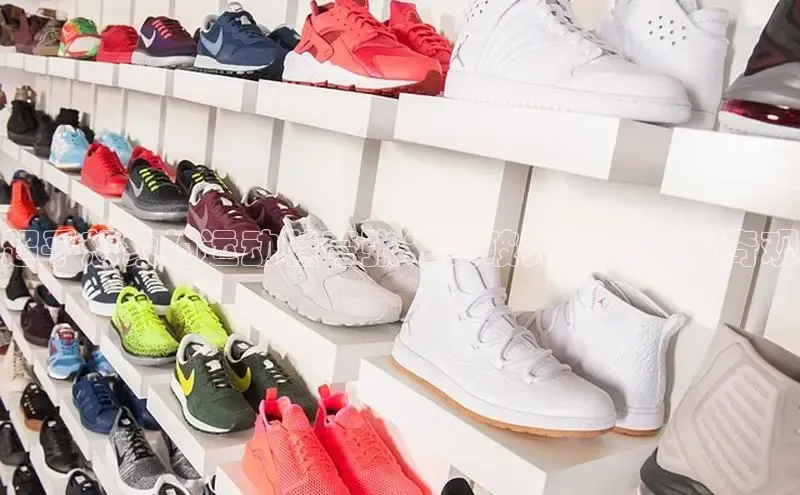 意昂意昂体育器超乎想象的运动鞋夸张：突破界限的时尚奇观